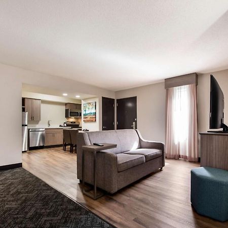 Best Western Fishkill Inn & Suites Экстерьер фото