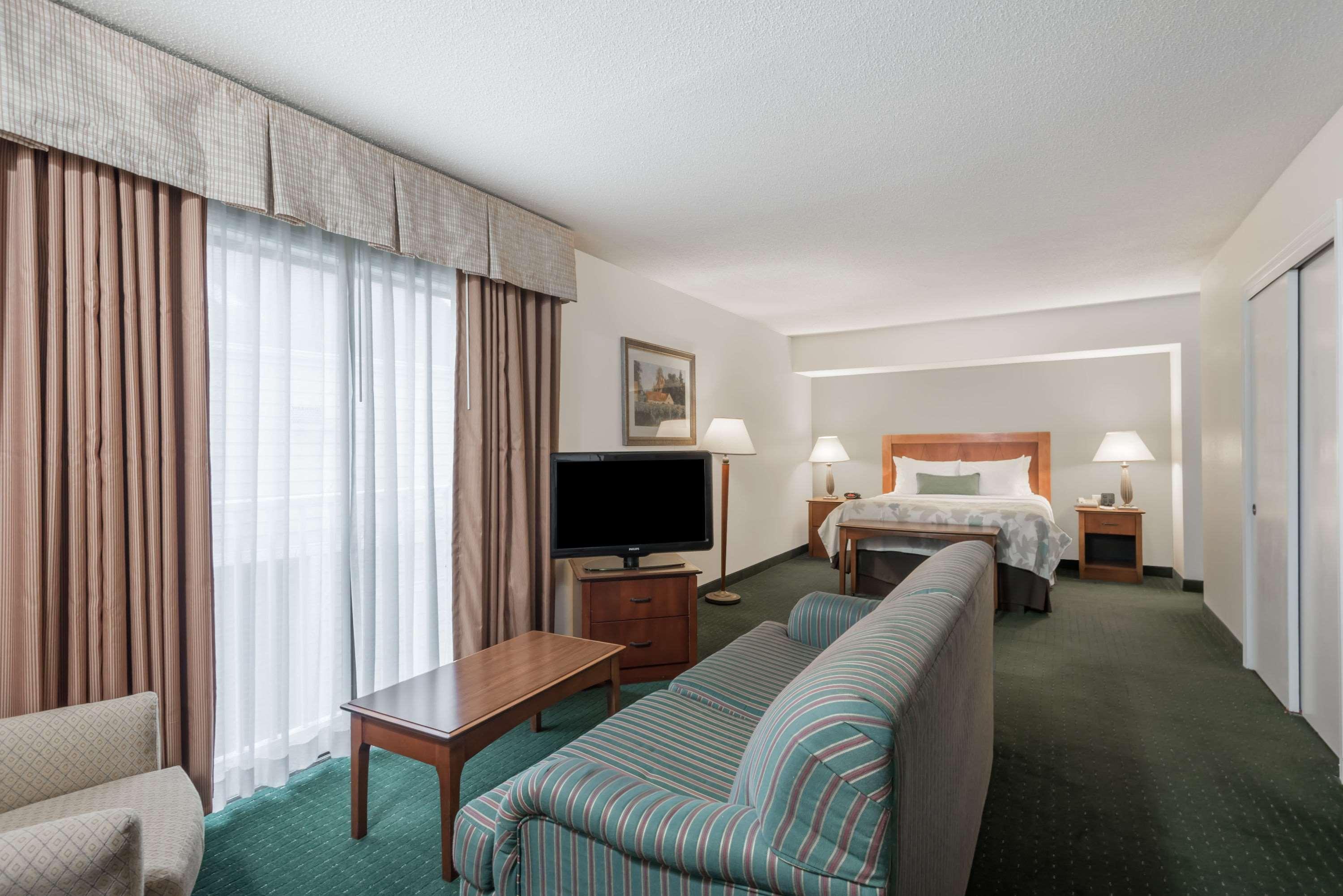 Best Western Fishkill Inn & Suites Экстерьер фото