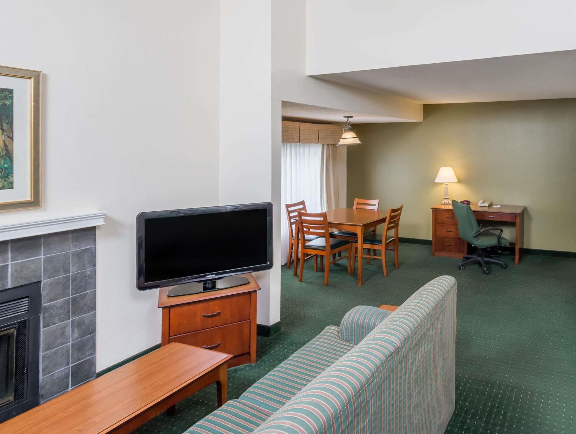 Best Western Fishkill Inn & Suites Экстерьер фото