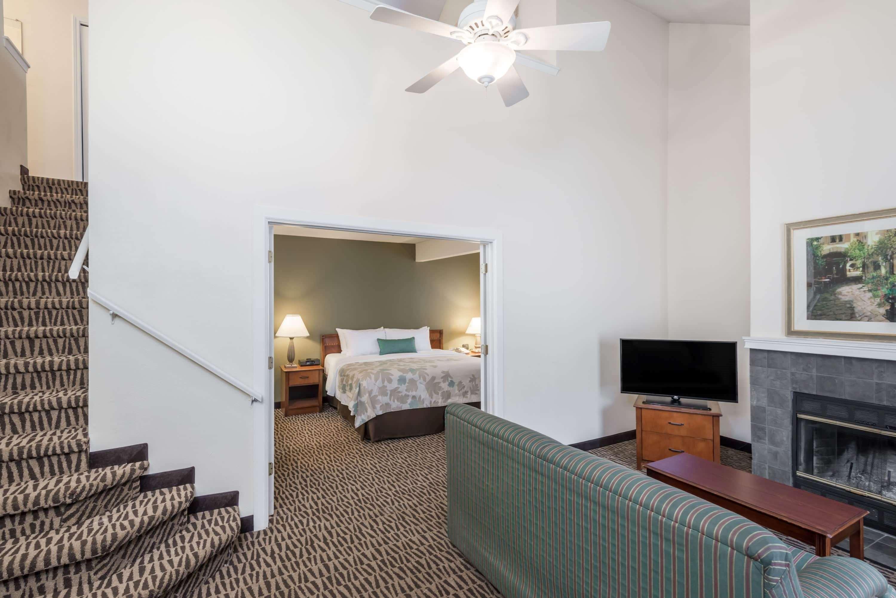 Best Western Fishkill Inn & Suites Экстерьер фото