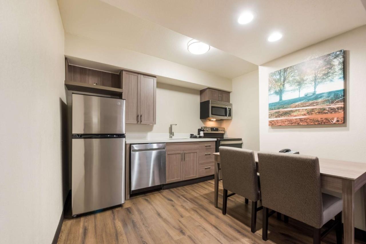 Best Western Fishkill Inn & Suites Экстерьер фото